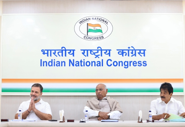 सीईसी की बैठक का दृष्य सीईसी की बैठक का दृष्य