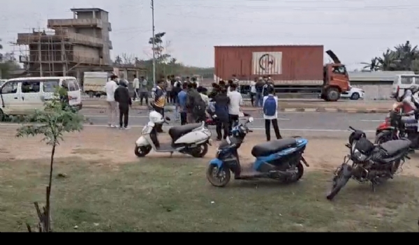 টীয়কৰ বাদুলি পুখুৰীত পথ দুৰ্ঘটনা থিতাতে নিহত ২ মহিলা টীয়কৰ বাদুলি পুখুৰীত পথ দুৰ্ঘটনা থিতাতে নিহত ২ মহিলা