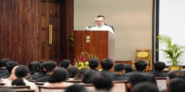 ৰাজহ সেৱা বিষয়াসকল দেশৰ আৰ্থিক শক্তিৰ ৰক্ষক: উপ-ৰাষ্ট্ৰপতি