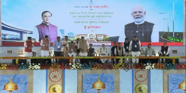প্ৰধানমন্ত্ৰী মোদীৰ ২৩,৫৫০ কোটি টকাৰ এক্সপ্ৰেছৱে প্ৰকল্পকে ধৰি তিনিটা প্ৰকল্পৰ আধাৰশিলা স্থাপন