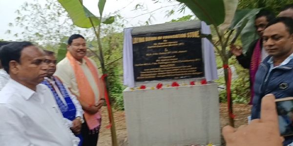 একেদিনাই আঠটা উন্নয়ন মূলক কামৰ আধাৰশিলা বিধায়ক ৰবিৰাম নাৰ্জাৰীৰ