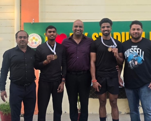 यूपी स्टेट एथलेटिक्स चैम्पियनशिप में स्वर्ण पदक जीतने वाले खिलाड़ी सोनकपुर स्टेडियम में सम्मानित होते।