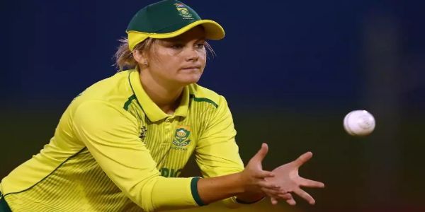 আঘাতৰ বাবে নিউজিলেণ্ড ভ্ৰমণৰ পৰা বাদ পৰিল ডেন ভান নিকৰ্ক, এনেকে বছক দলত অন্তৰ্ভুক্ত