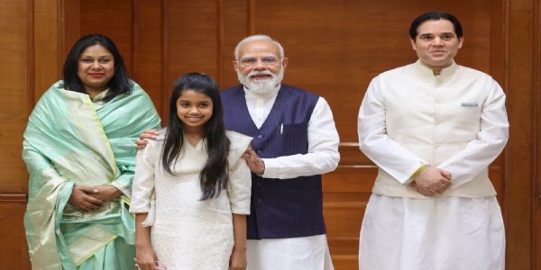 বৰুণ গান্ধী আৰু তেওঁৰ পৰিয়ালৰ প্ৰধানমন্ত্ৰী মোডীক সাক্ষাৎ