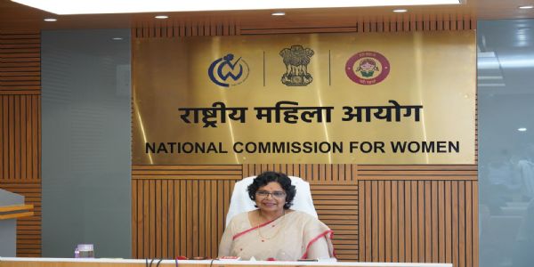 সৰকে চুনৰ গীতটোক লৈ নোৰা ফাতেহী আৰু সঞ্জয় দত্তকে ধৰি পাঁচজন লোকক এন চি ডব্লিউৰ চমন