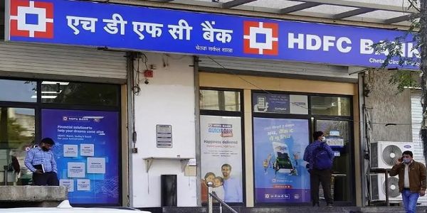 এইচ ডি এফ চি বেংকৰ অংশকালীন অধ্যক্ষৰ পদত্যাগ কৰাৰ পিছতে শ্বেয়াৰ ৯ শতাংশ হ্ৰাস