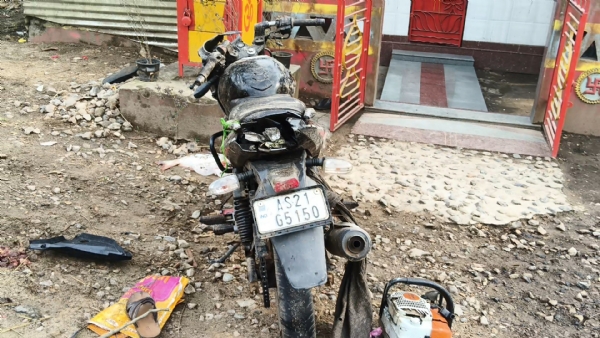 ক্ষেত্ৰীৰ ২৭ নং ৰাষ্ট্ৰীয় ঘাইপথৰ কয়লাশিলত ভয়ংকৰ পথ দুৰ্ঘটনা। ক্ষেত্ৰীৰ ২৭ নং ৰাষ্ট্ৰীয় ঘাইপথৰ কয়লাশিলত ভয়ংকৰ পথ দুৰ্ঘটনা।