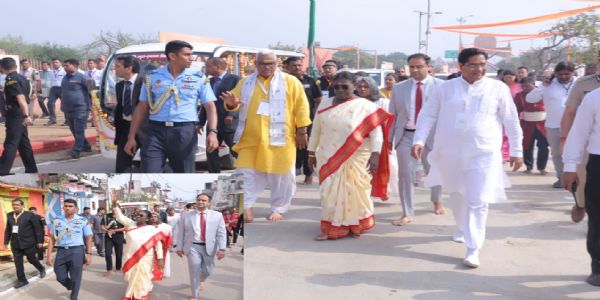 ৰাষ্ট্ৰপতি দ্ৰৌপদী মুৰ্মুৰ গিৰিৰাজ জী দৰ্শন, খালী ভৰিৰে গোৱৰ্ধন পৰিক্ৰমা