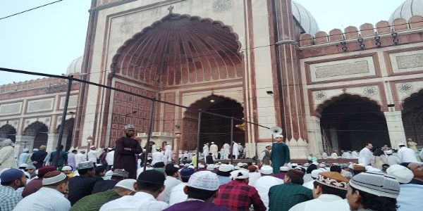 দিল্লীত সম্পূৰ্ণ ভক্তিভাৱেৰে পালন ঈদ আল-ফিতৰ