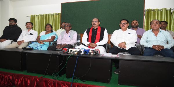 গৌৰৱ গগৈ এক জড়পদাৰ্থ বুলি আখ্যা শোণিতপুৰ কংগ্ৰেছৰ দলত্যাগী প্ৰাক্তন সভাপতি দাদুল বৰকাকতিৰ