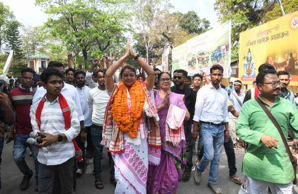 কংগ্ৰেছ ত্যাগ কৰি নিৰ্দলীয় হিচাপে তেজপুৰত মনোনয়ন দাখিল পল্লৱীৰ
