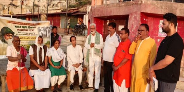 ভূদান যজ্ঞৰ ৭৫ বছৰ সম্পূৰ্ণ, পাৱনাৰৰ পৰা পোচাম্পল্লীলৈ পদযাত্ৰাৰে চিত্ৰকূটত উপস্থিত ৰমেশ ভাইয়া