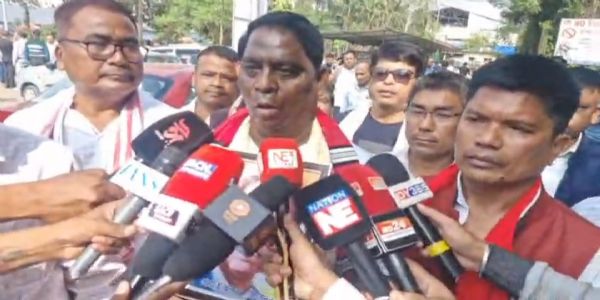 বহু হাজাৰ দলীয় কৰ্মীক লগত লৈ যোৰহাট আয়ুক্তৰ কাৰ্যালয়ত মনোনয়ন পত্ৰ দাখিল তিতাবৰ সমষ্টিৰ কংগ্ৰেছৰ প্ৰাৰ্থী প্ৰাণ কুৰ্মীৰ