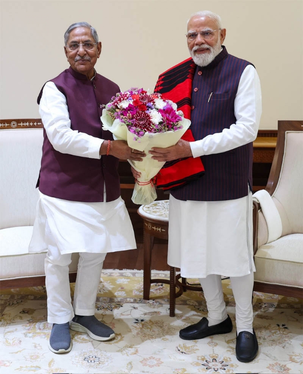 নাগালেণ্ডৰ ৰাজ্যপাল শ্ৰী নন্দ কিশোৰ যাদৱৰ নতুন দিল্লীত প্ৰধানমন্ত্ৰী শ্ৰী নৰেন্দ্ৰ মোদীক সৌজন্যমূলক সাক্ষাৎ