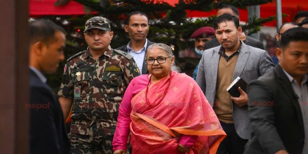 নতুন প্ৰধানমন্ত্ৰীৰ শপত গ্ৰহণৰ পূৰ্বে অন্তৱৰ্তীকালীন প্ৰধানমন্ত্ৰীয়ে খালী কৰিলে চৰকাৰী বাসগৃহ