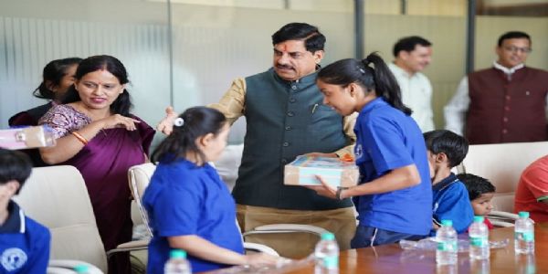 মধ্যপ্ৰদেশৰ মুখ্যমন্ত্ৰী মোহন যাদৱৰ ৬১ বছৰ সম্পূৰ্ণ, প্ৰধানমন্ত্ৰী মোডীকে ধৰি জ্যেষ্ঠ নেতাৰ জন্মদিনৰ শুভেচ্ছা জ্ঞাপন