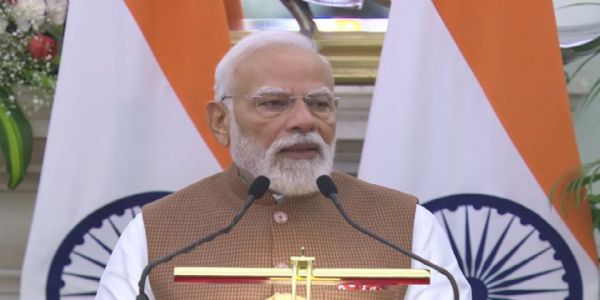 প্ৰধানমন্ত্ৰী মোদীৰ মা কালৰাত্ৰীৰ ওচৰত দেশৰ সুখ আৰু সমৃদ্ধিৰ বাবে প্ৰাৰ্থনা