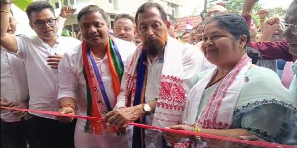 ডিমৰীয়াৰ চুকে-কোণে এনডিএৰ সমৰ্থিত প্ৰাৰ্থী ড০ তপন দাসৰ ব্যাপক নিৰ্বাচনী প্ৰচাৰ