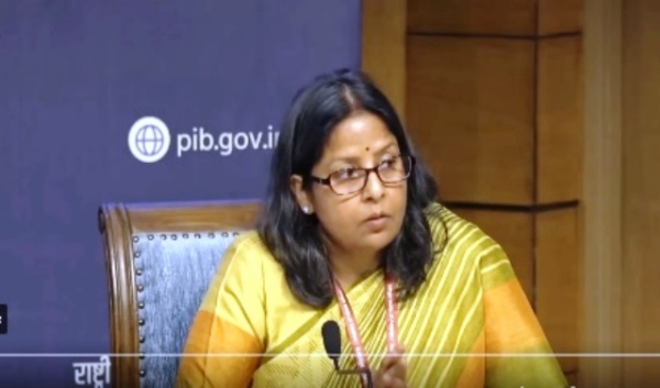 पेट्रोलियम और प्राकृतिक गैस मंत्रालय की संयुक्त सचिव सुजाता शर्मा अंतर-मंत्रालयी पत्रकार वार्ता में