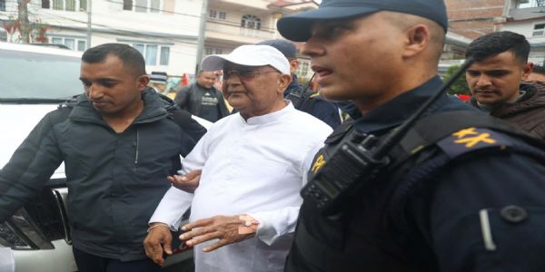 গ্ৰেপ্তাৰ হোৱাৰ পিছত চিকিৎসালয়ত ভৰ্তি হ’ল প্ৰাক্তন প্ৰধানমন্ত্ৰী অলি