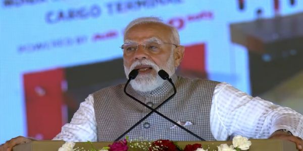 (লিড) প্ৰধানমন্ত্ৰীৰ নয়ডা আন্তঃৰাষ্ট্ৰীয় বিমানবন্দৰৰ প্ৰথম পৰ্যায়ৰ উদ্বোধন, এম আৰ অ’ সুবিধাৰ আধাৰশিলা স্থাপন