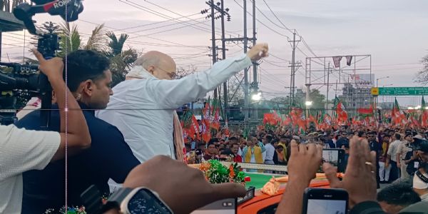 অসম বিধানসভা নিৰ্বাচন ২৬: দলীয় প্ৰাৰ্থীৰ সমৰ্থনত গুৱাহাটীত কেন্দ্ৰীয় গৃহমন্ত্ৰী অমিত শ্বাহৰ ৰোডশ্ব