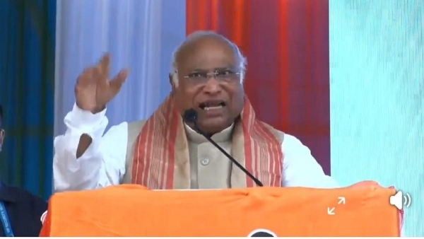 নাওবৈচাত কংগ্ৰেছৰ এক নিৰ্বাচনী সভাত ভাষণ প্ৰদান কৰি মল্লিকাৰ্জুন খাৰ্গে