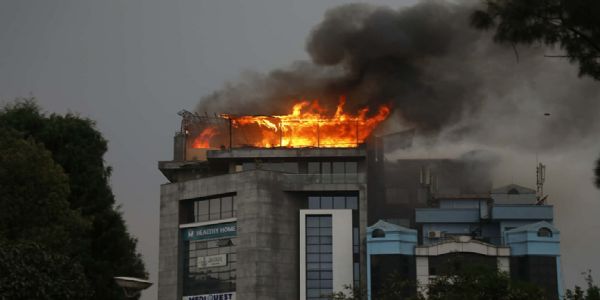 কাঠমাণ্ডুৰ বহুমহলীয়া অট্টালিকাৰ এখন ৰেষ্টুৰেণ্ট শ্বৰ্ট চাৰ্কিটৰ ফলত হোৱা অগ্নিকাণ্ডত সম্পূৰ্ণৰূপে ধ্বংস