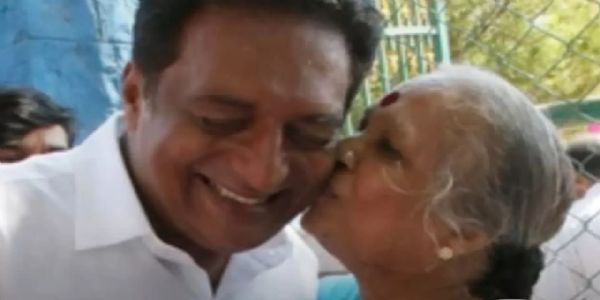 মাতৃৰ মৃত্যুত শোকবিহ্ৱল প্ৰকাশ ৰাজ, কেইবাগৰাকীও চেলিব্ৰিটিৰ সমবেদনা জ্ঞাপন