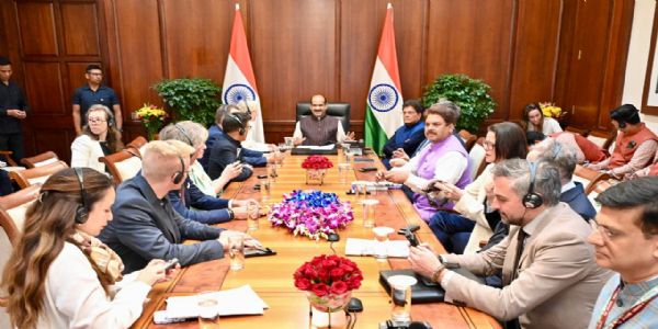 ভাৰত সন্দৰ্ভত ইউৰোপীয় সংসদৰ প্ৰতিনিধি দলৰ সাক্ষাৎ লোকসভাৰ অধ্যক্ষৰ