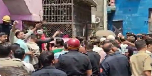 গুজৰাটৰ চুৰাটৰ এটা ঘৰত ৰাসায়নিক বিস্ফোৰণৰ ফলত অগ্নিকাণ্ডত ৫জন লোকৰ মৃত্যু