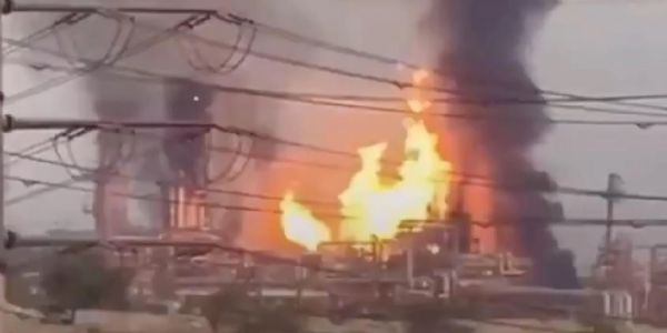 ইৰাণৰ ইছফাহান চহৰত আক্ৰমণ; ডুবাইত বিশাল টেংকাৰত অগ্নিকাণ্ড