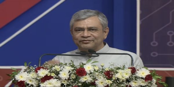 ১৪ মাহত সম্পূৰ্ণ অৰ্ধপৰিবাহী উদ্যোগ, ভাৰত বিশ্বব্যাপী কেন্দ্ৰ হ’ব: অশ্বিনী বৈষ্ণৱ