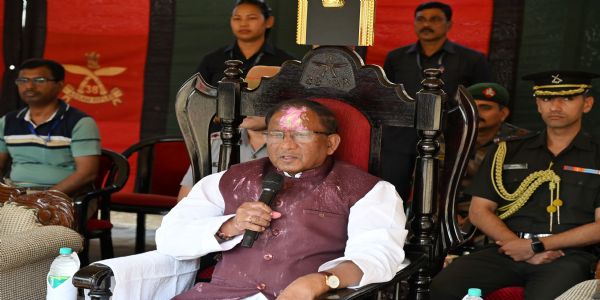 শিলচৰত অসম ৰাইফলছৰ জোৱানৰ সৈতে ৰাজ্যপালৰ হোলী উদযাপন