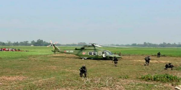 নেপালঃ ভোটদানৰ সময়ত নেপালী সেনাৰ আকাশী টহল