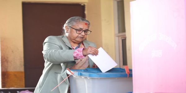 নেপালঃ অন্তৱৰ্তীকালীন চৰকাৰৰ প্ৰধানমন্ত্ৰী সুশীলা কাৰ্কীৰ ভোট