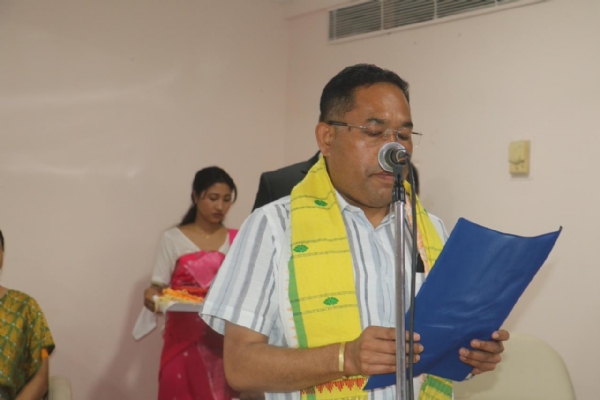 বিটিচি কাৰ্যবাহী পাৰিষদৰ তিনিজন নতুন কাৰ্যবাহী সদস্যৰ শপত গ্ৰহণ ।