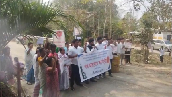 আমগুৰিত নামতি আছুৰ উদ্যোগত আৰু ৰাইজৰ সহযোগত পথ অৱৰোধ কাৰ্যসূচী