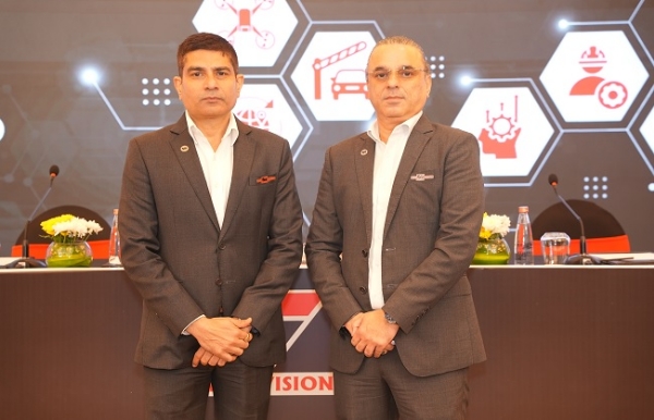 इनोविजन लिमिटेड के को-फाउंडर कर्नल रणदीप हुंदल और सीईओ उदय पाल सिंह