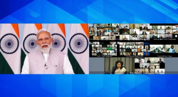 प्रधानमंत्री नरेन्द्र मोदी वेबिनार को संबोधित करते हुए