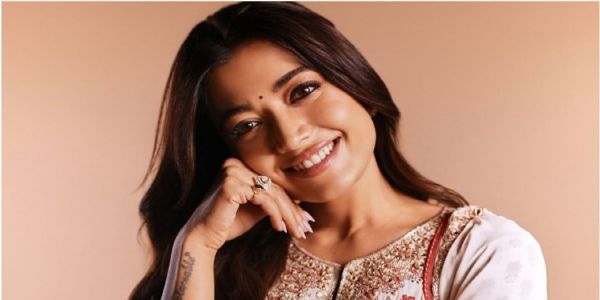 ফেনৰ পোষ্টত ৰশ্মিকাৰ হৃদয়স্পৰ্শী উত্তৰ, কৈছিল– এনে মৰম পাওঁক যিয়ে তোমাক স্বাধীন কৰি দিয়ে