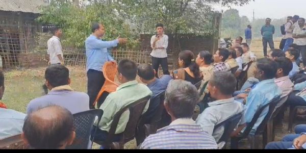 মৰিয়নিৰ চেলেংহাটৰ নিজা গৃহত ৰাইজৰ দলৰ মৰিয়নিৰ সম্ভাব্য প্ৰাৰ্থী ড৹ জ্ঞানশ্ৰী বৰা সহ অখিল গগৈ