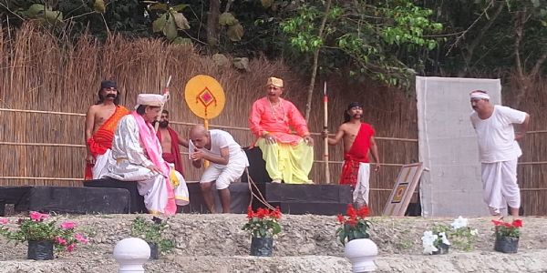 তেজপুৰৰ ঐতিহ্যমণ্ডিত বাণ থিয়েটাৰৰ শিল্পীৰ বলিষ্ঠ মঞ্চায়ন সাহিত্য কাণ্ডাৰীৰ কালজয়ী নাটক টেটোন তামুলী