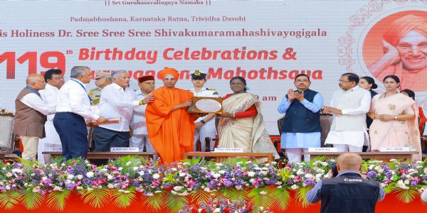 সিদ্ধগংগা মঠৰ সেৱা দেশৰ বিকাশৰ বাবে প্ৰেৰণাঃ দ্ৰৌপদী মুৰ্মু