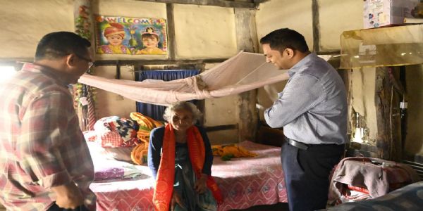 ঘৰৰ দুৱাৰত গণতন্ত্ৰঃ কোকৰাঝাৰত ১০১ বছৰীয়া ভোটাৰক সন্মান