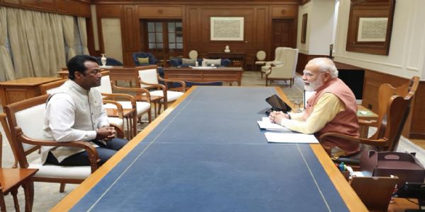 প্ৰধানমন্ত্ৰী মোডীক সাক্ষাৎ লিয়াণ্ডাৰ পেজৰ, ক্ৰীড়া আৰু ৰাষ্ট্ৰ-নিৰ্মাণৰ বিষয়ে চৰ্চা