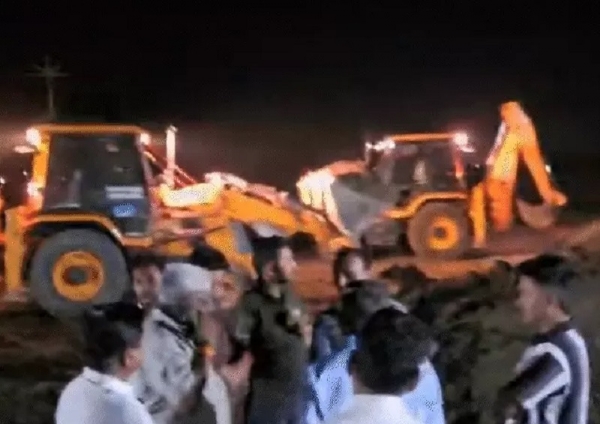 बोरवेल में गिरे बच्चे को बचाने के लिए रेस्क्यू जारी