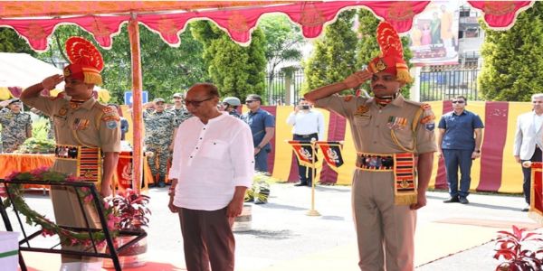 মণিপুৰৰ ইম্ফল বিমানবন্দৰত শ্বহীদ বি এছ এফৰ জোৱানলৈ শ্ৰদ্ধাঞ্জলি