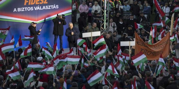 হাংগেৰীৰ সংসদীয় নিৰ্বাচনৰ বাবে নিৰ্বাচন আৰম্ভ, প্ৰধানমন্ত্ৰী অৰমান পিটাৰৰ পৰা কঠিন প্ৰত্যাহ্বানৰ সন্মুখীন