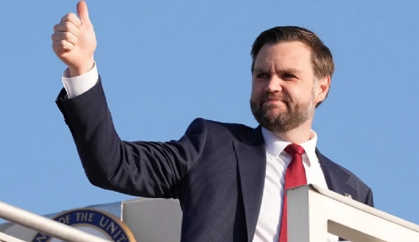 अमेरिका के उपराष्ट्रपति जेडी वेंस पाकिस्तान की राजधानी इस्लामाबाद से आज सुबह स्वदेश के लिए रवाना होते। फोटो - इंटरनेट मीडिया